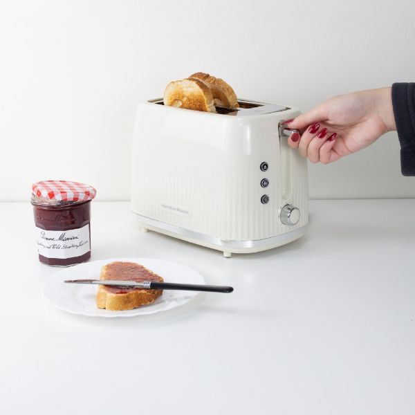 Hamilton Beach Miami Kettle and 2 Slot Toaster Bundle Sand